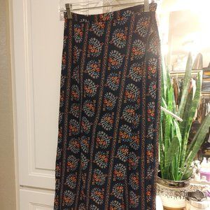 Wrap long maxy skirt in size small. flower patters, navy blue
